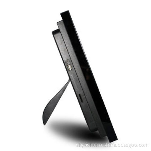 19-inch LED digital photo frame with 4:3 ratio, table stand